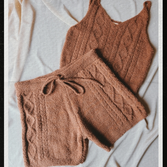 🆕️Comfy & Cozy Collection// Teddy knit Shorts - Picture 2 of 3